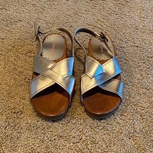 Hanna Andersson Metallic Wood Clogs